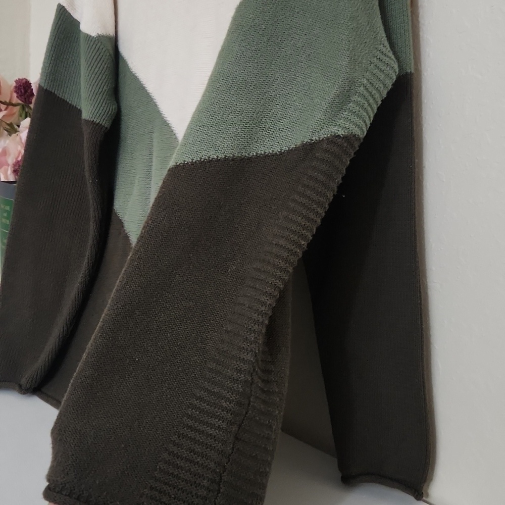 Elegant Color block green cream & brown sweater Career Contemporary Minimalist - Picture 6 of 11